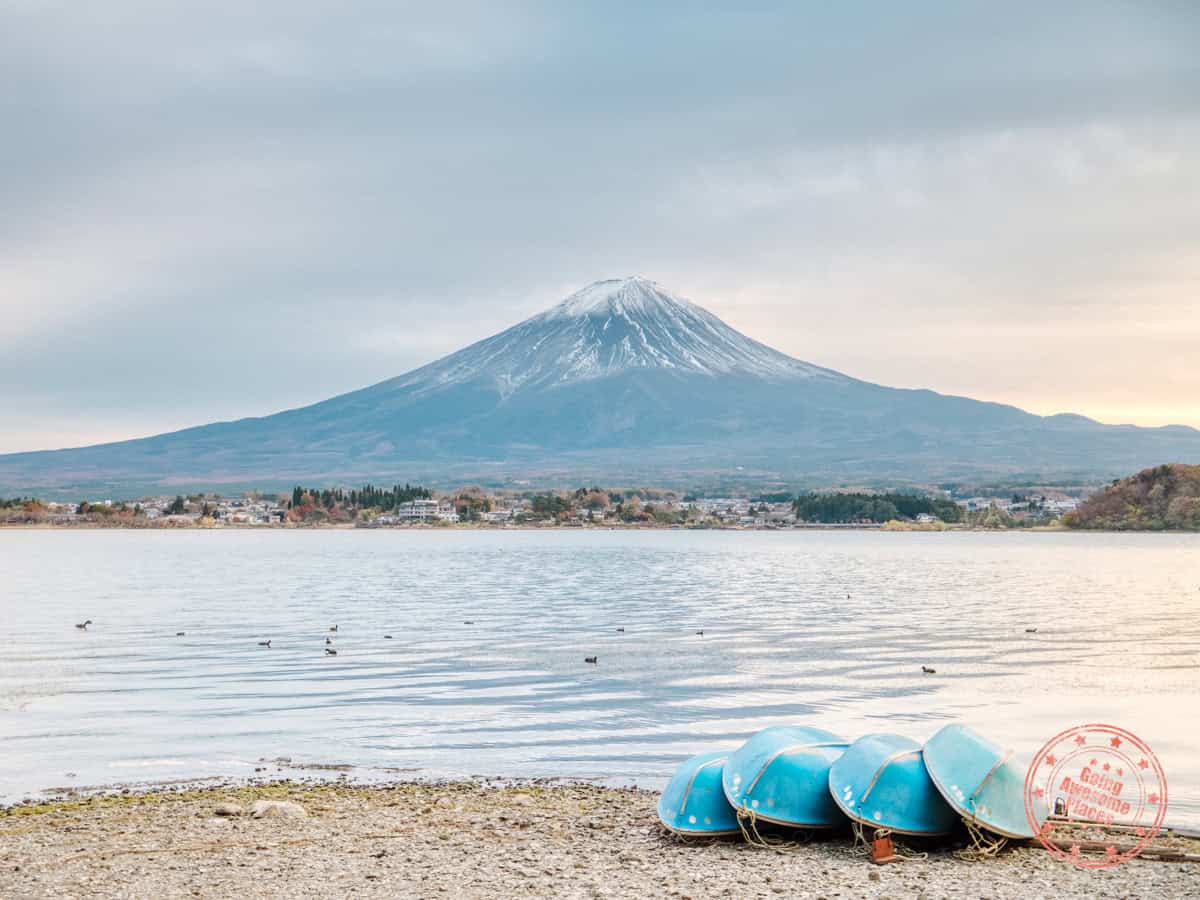 10 Day Japan Itinerary For First Timers - Modern Golden Route lake kawaguchi with mt fuji in the background and four boats stacked in front