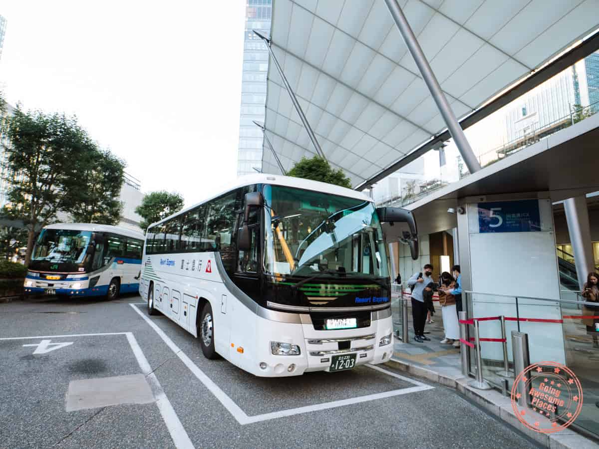 10 Day Japan Itinerary For First Timers - Modern Golden Route tokyo fuji five lakes liner bus at tokyo station