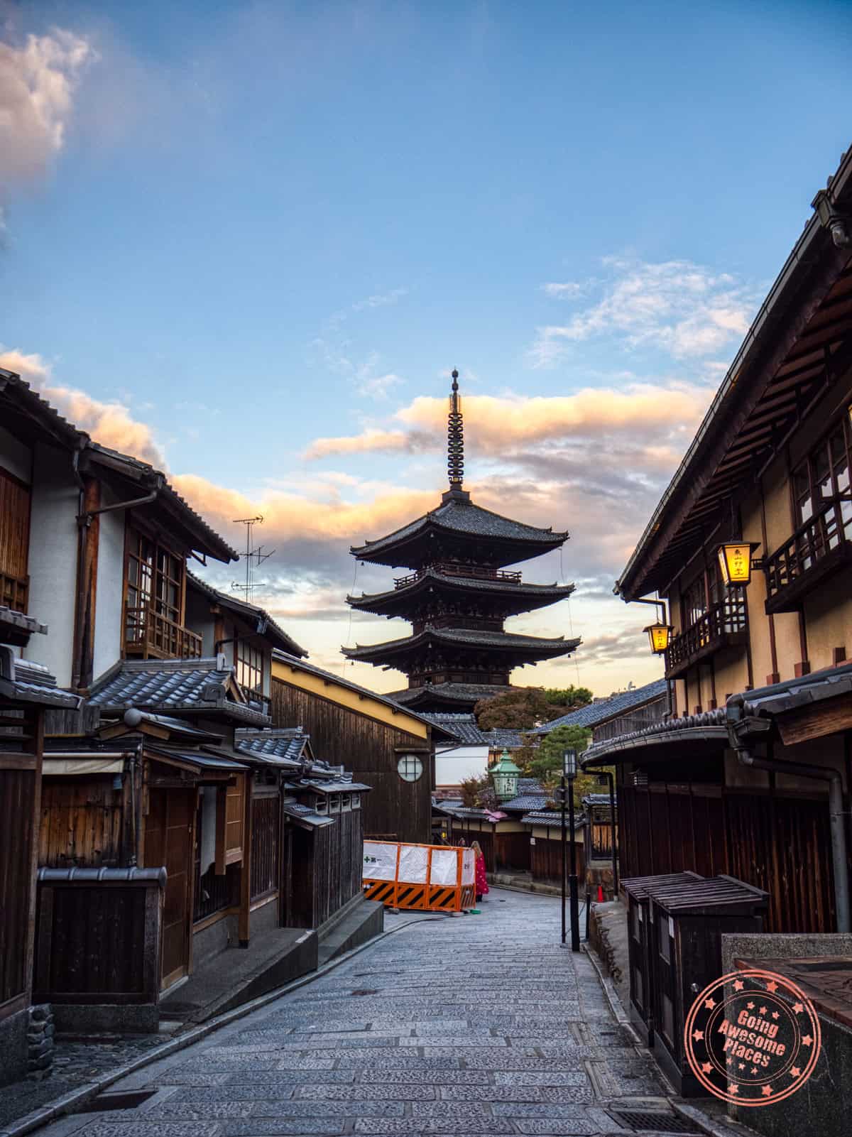 10 Day Japan Itinerary For First Timers - Modern Golden Route yasaka pagoda photography at sunrise