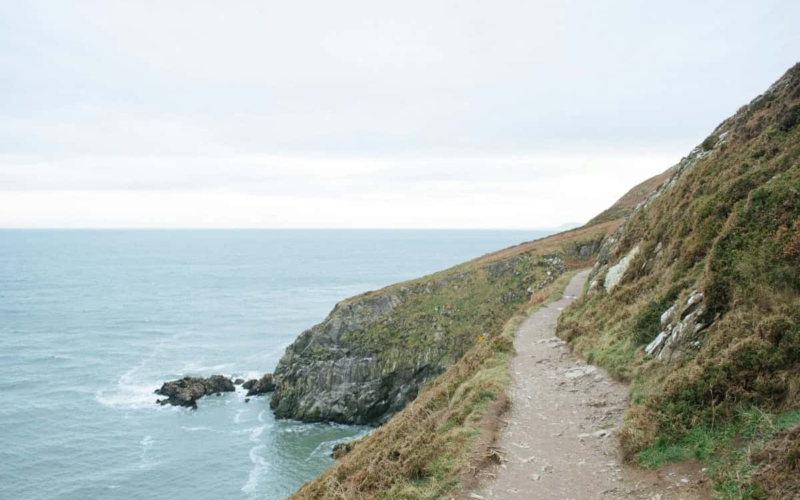 dirt path on cliff in howth