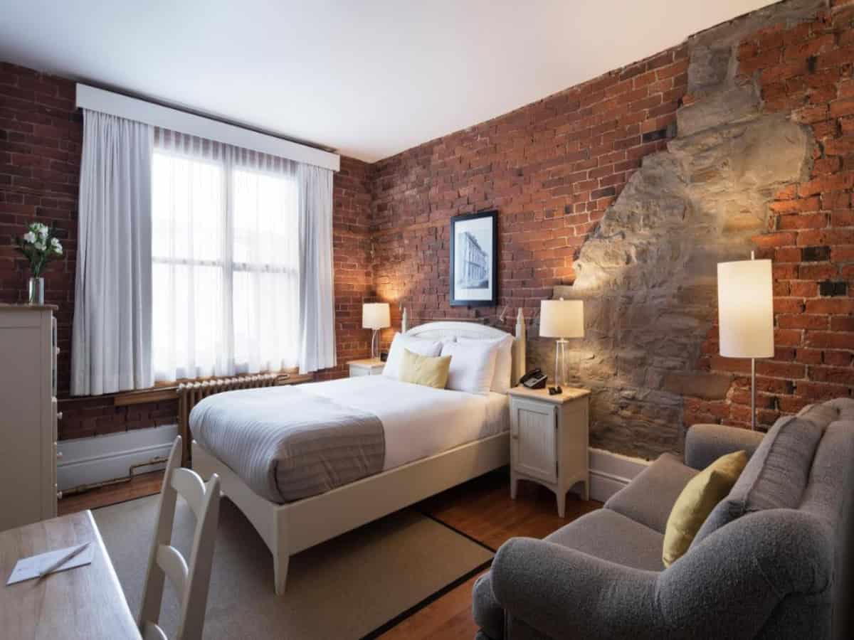 standard room of auberge saint-pierre