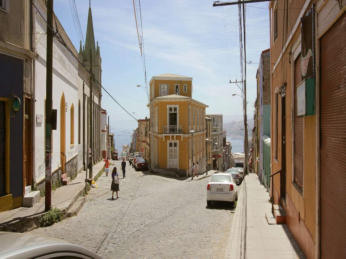 housing in between narrow streets of valparaiso