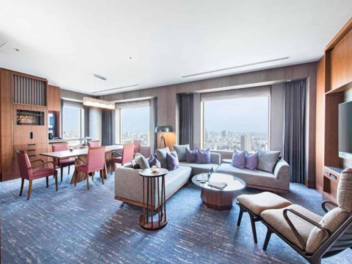 deluxe corner suite at cerulean tower tokyu hotel