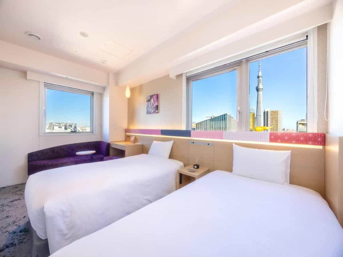standard twin bedroom with view of the skytree out window at hotel gracery asakusa