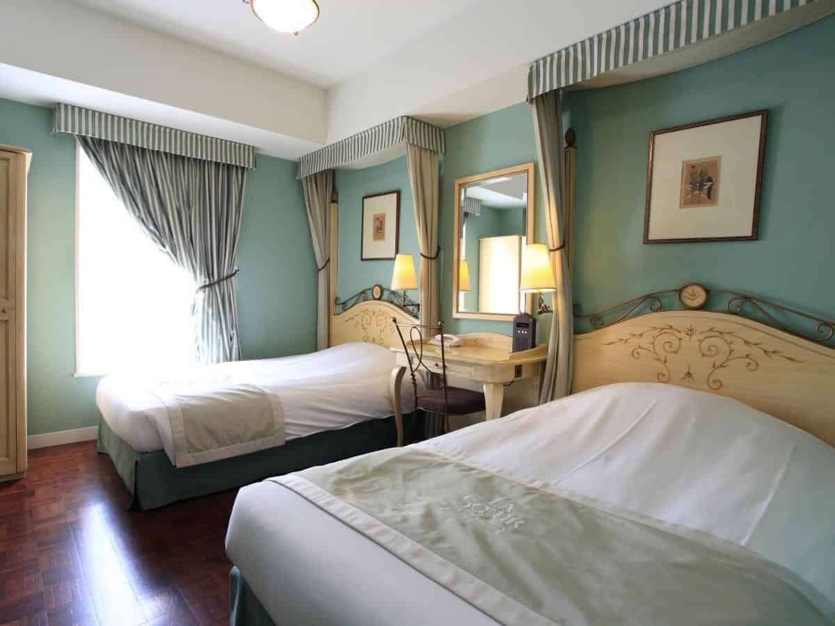 standard double room at hotel monterey lasoeur ginza