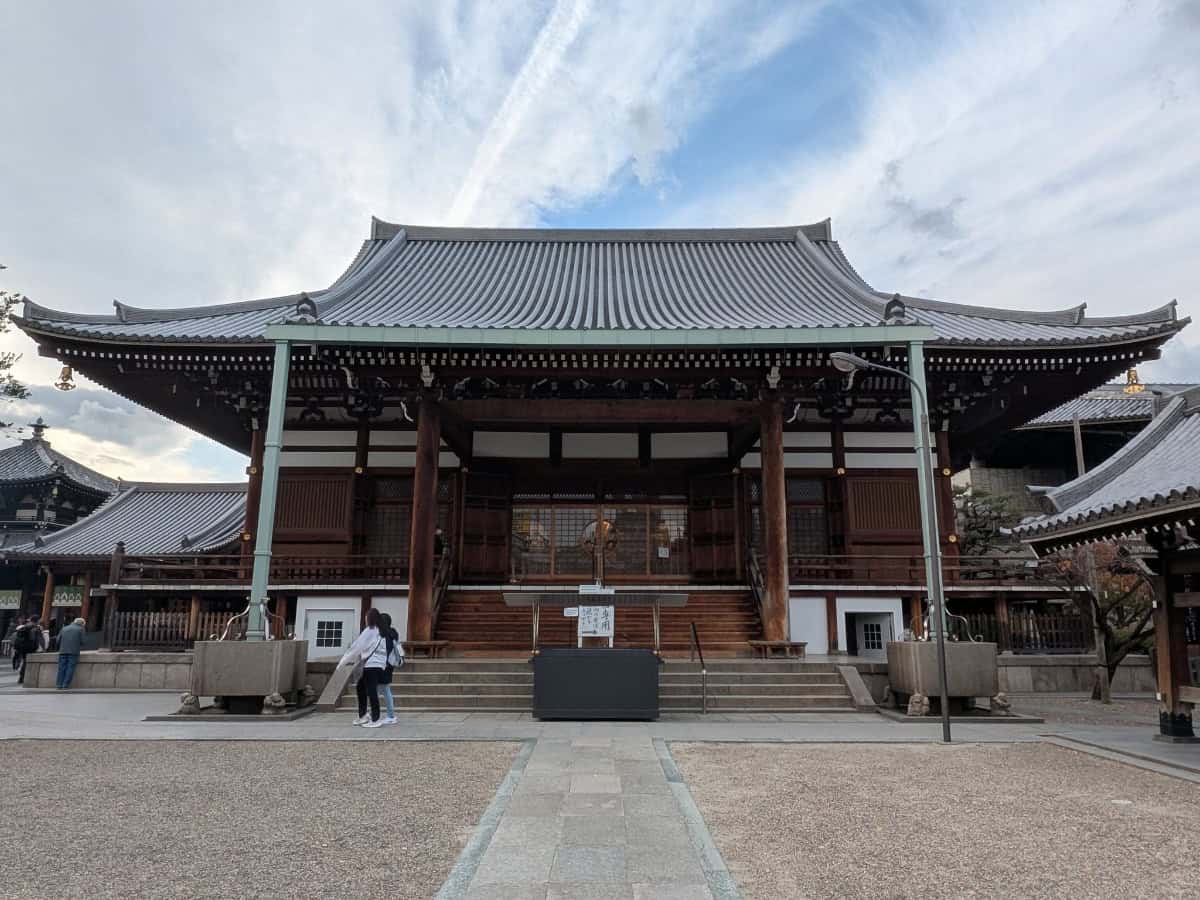entrance to the isshin-ji temple