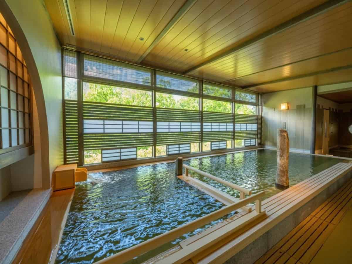 onsen within jozankei onsen yurakusoan